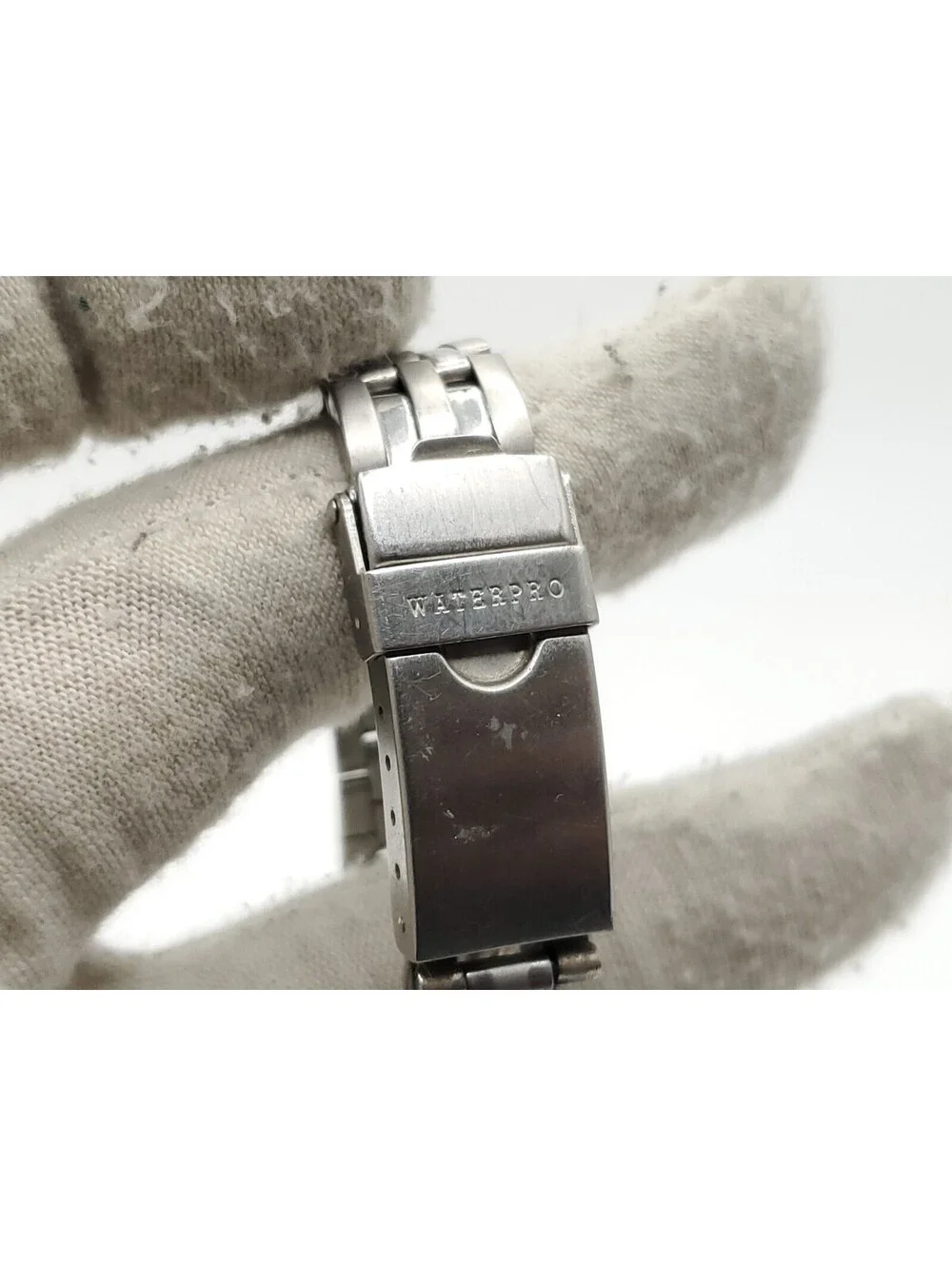 Guess Waterpro Quartz Watch Womens New Battery Silver Tone White Date Dial 25mm